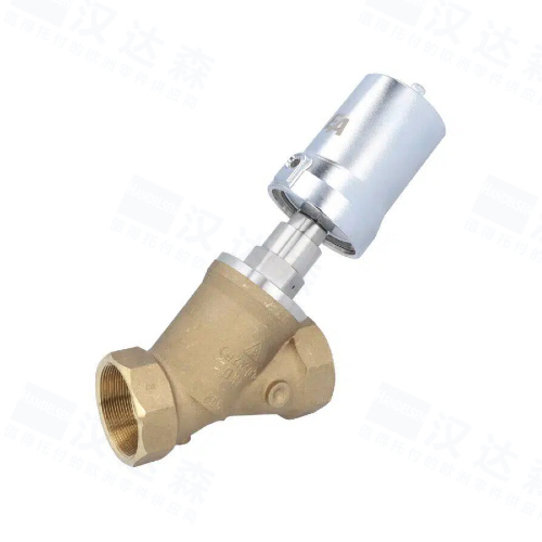 �������y