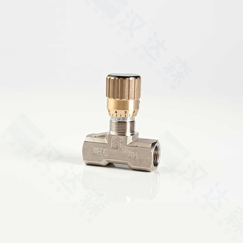 �������y